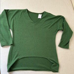 Green V-Neck Long Sleeve Top. Brazilian